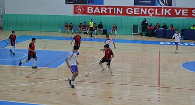 Okul Sporları Futsal maçları start aldı