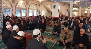 Umre Yolcuları Dualarla Uğurlandı