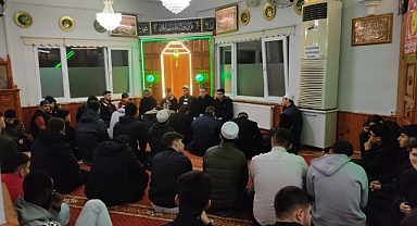 ÜNİVERSİTELİ GENÇLER SABAH NAMAZINDA BULUŞTU