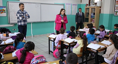Vali öğrencilerle buluştu