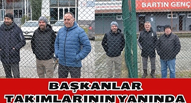 Başkanlar takımlarının yanında