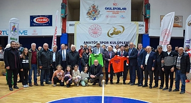 Bolu’da kulüplere malzeme yardımı yapıldı