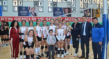 Filede Genç Kızların şampiyonu Köksal Toptan