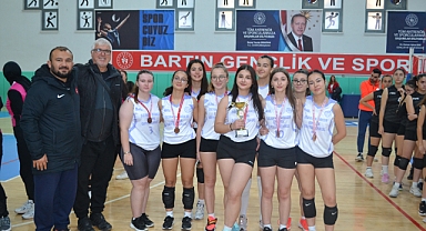 Genç Kızlar Voleybol’da Bartın Lisesi 3.oldu