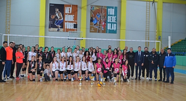 Genç Kızlar Voleybol Müsabakaları sona erdi