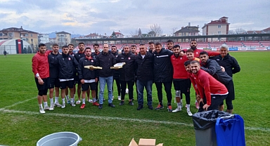 Kerem Yoğutçu’dan takıma tatlı ikramı