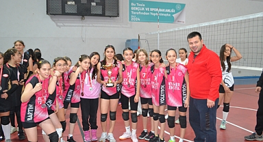 Küçük Kızlar’da Cumhuriyet Ortaokulu 2.oldu