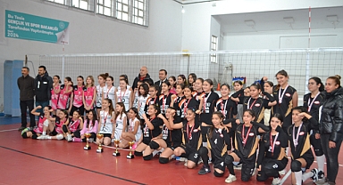 Küçük Kızlar voleybol müsabakaları sona erdi