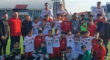 U14 Liginde Yeni Bartınspor şampiyon oldu