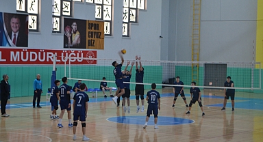 Voleybol Erkeklerde Turgut Işık rakibini 3-0 yendi