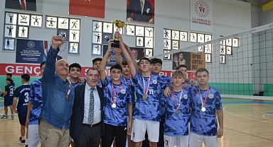 Voleybol Erkeklerin şampiyonu Mehmet Akif Ersoy