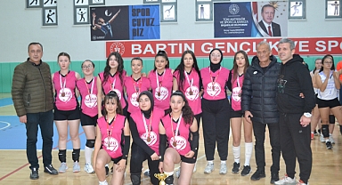 Voleybol Genç Kızlarda Turgut Işık 4.oldu