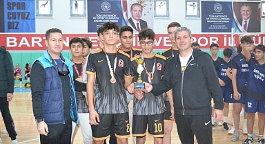 Voleybol Erkeklerde İmam Hatip 3.oldu