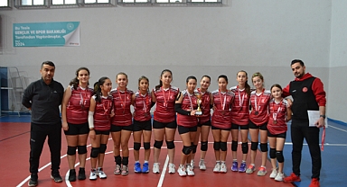 Voleybol Kızlar’da TOKİ Ortaokulu 3.oldu
