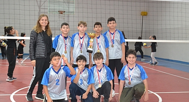 Voleybol Küçük erkekler Şampiyonu BORSA İMKB