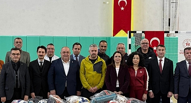 Milletvekili Malzeme dağıttı