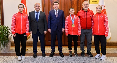 Bakan Tunç, milli sporcuları ağırladı