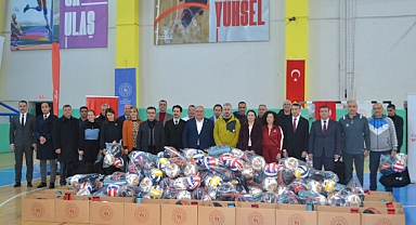 Bartın’da okullara Spor Malzemeleri dağıtımı yapıldı