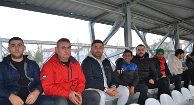 Bartınspor yöneticisi Güngörür futbolcu izliyor