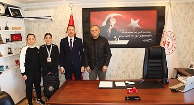 Başarılı sporcudan müdür Akkaş’a ziyaret