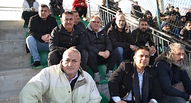 Başkan Seyhan Yalçın Kozcağız’da maçı izledi