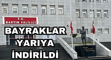 BAYRAKLAR YARIYA İNDİRİLDİ
