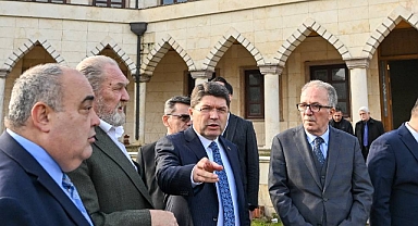 EMEĞİ GEÇENLERE TEŞEKKÜR ETTİ