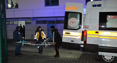 Görevliler oyuncuyu sedye ile taşıdı