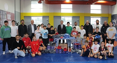 GSB Sporculara malzeme dağıtımı yaptı