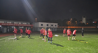 Kemerspor Kadın Futbol takımı iddialı hazırlanıyor