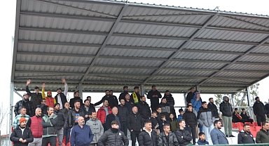 Kozcağız taraftarı takımı destekledi
