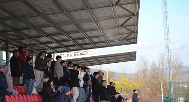 Liderin maçına sporseverler ilgi gösterdi