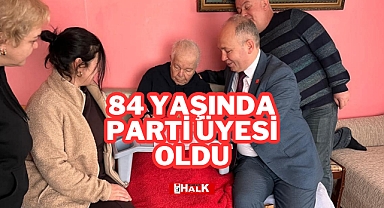 84 Yaşında Parti Üyesi Oldu