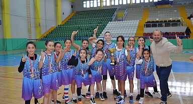 Fatih Ortaokulu Basket takımı şampiyon oldu