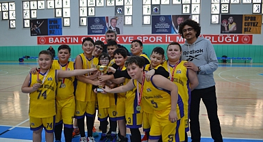 Gazi Ortaokulu Baskette şampiyon oldu