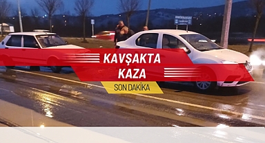 İKİ ARAÇ BİRBİRİNE GİRDİ