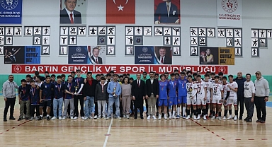 Okul sporları futsal müsabakaları sona erdi
