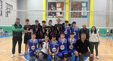 Voleybol Küçük erkekler şampiyonu Orduyerispor