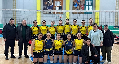 Ak Parti’den Voleybol oyuncularına kutlama