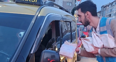 AK Parti, trafikte kalanlara iftarlık dağıttı