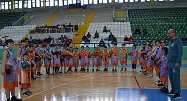 Akademispor’dan malzeme dağıtımı