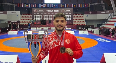 BARÜ’lü güreşçi Umut Erdoğan, Avrupa üçüncüsü oldu