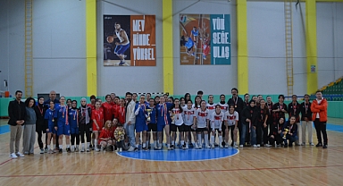 Futsal Genç Kızlar müsabakaları tamamlandı