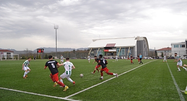 Kozcağız Belediyespor liderliği yükseldi