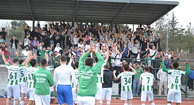 Kozcağız galibiyeti taraftarı ile paylaştı