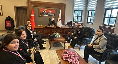Şampiyon öğrencilerden Perçi’ye ziyaret