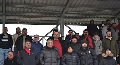 Spor camiası nefes kesen maçı izledi