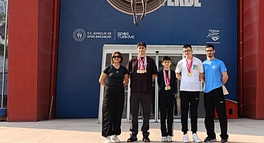 Sporcularımız yüzmede madalya kazandı
