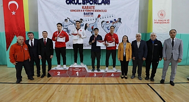 Vali Arslan sporculara madalyalarını verdi