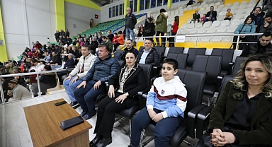 Vali Arslan Voleybol maçını izledi